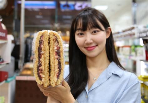 크림떡 디저트 열풍>할매니얼 강타한 편의점약과 이어 맘모스빵